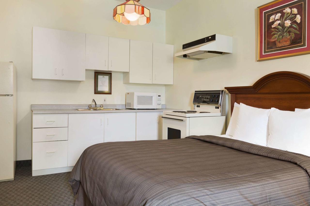 Days Inn By Wyndham Toronto East Beaches Eksteriør billede