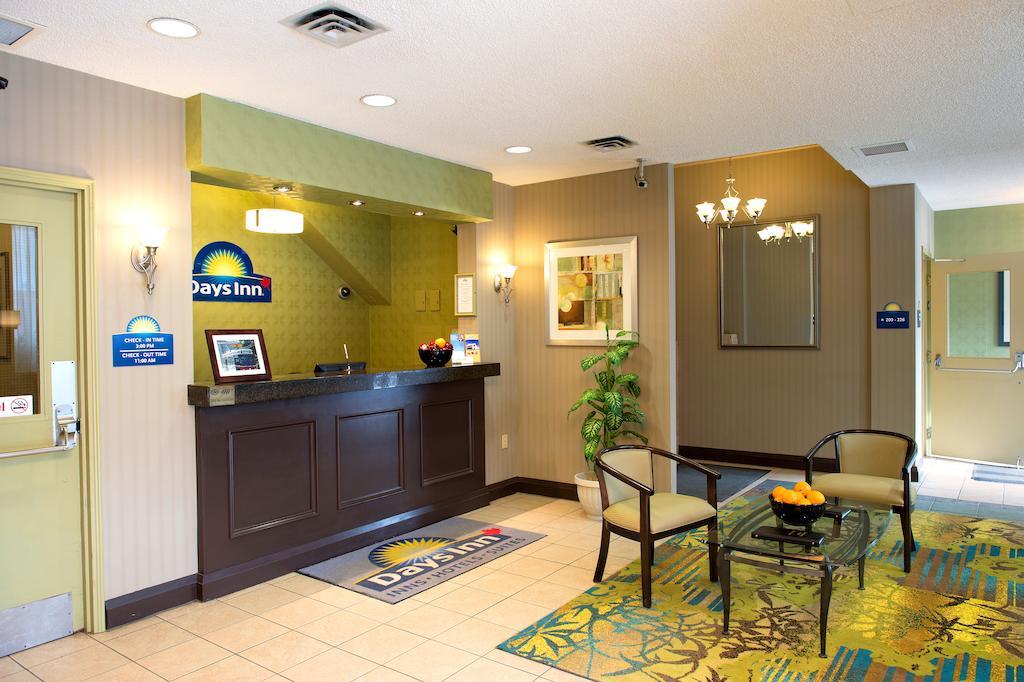Days Inn By Wyndham Toronto East Beaches Eksteriør billede