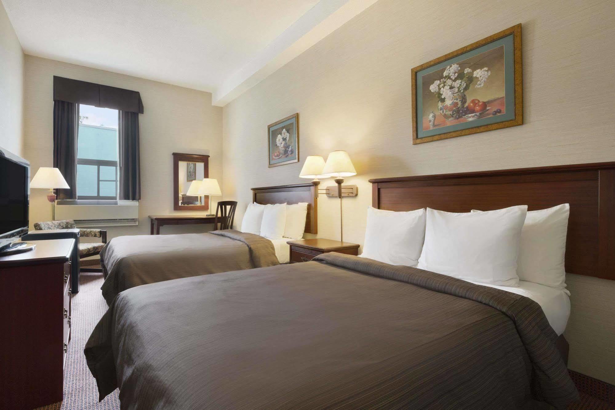 Days Inn By Wyndham Toronto East Beaches Eksteriør billede