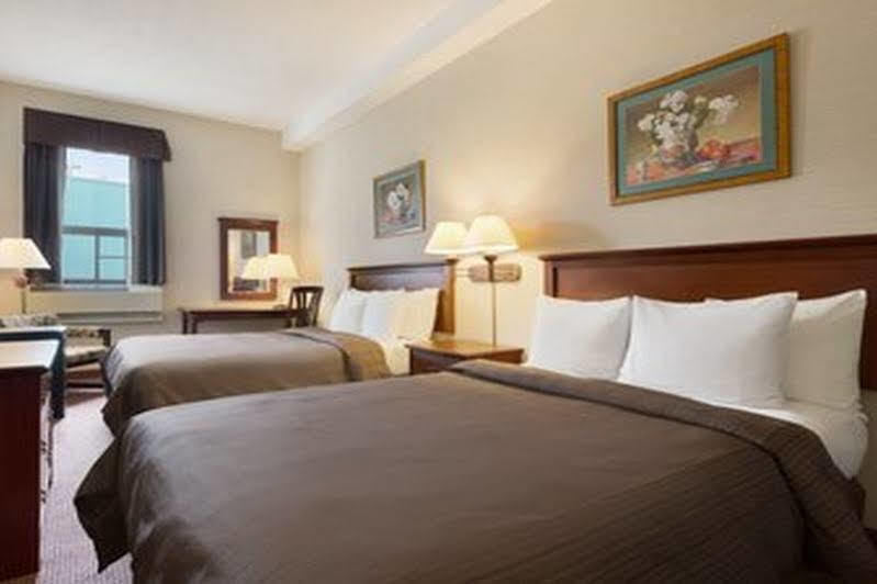 Days Inn By Wyndham Toronto East Beaches Eksteriør billede